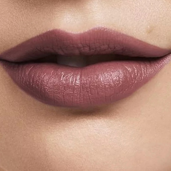 Clinique Dramatically Different Lipstick in 10 Shy lot of 2 tubes full Size New - Picture 5 of 5